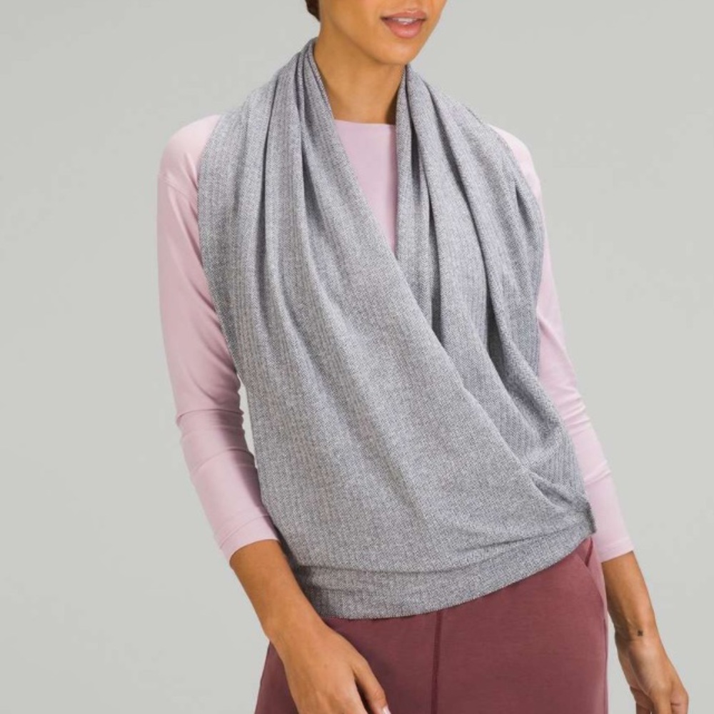 Lululemon Customizable Snap Scarf- Heathered Herringbone Heathered Black